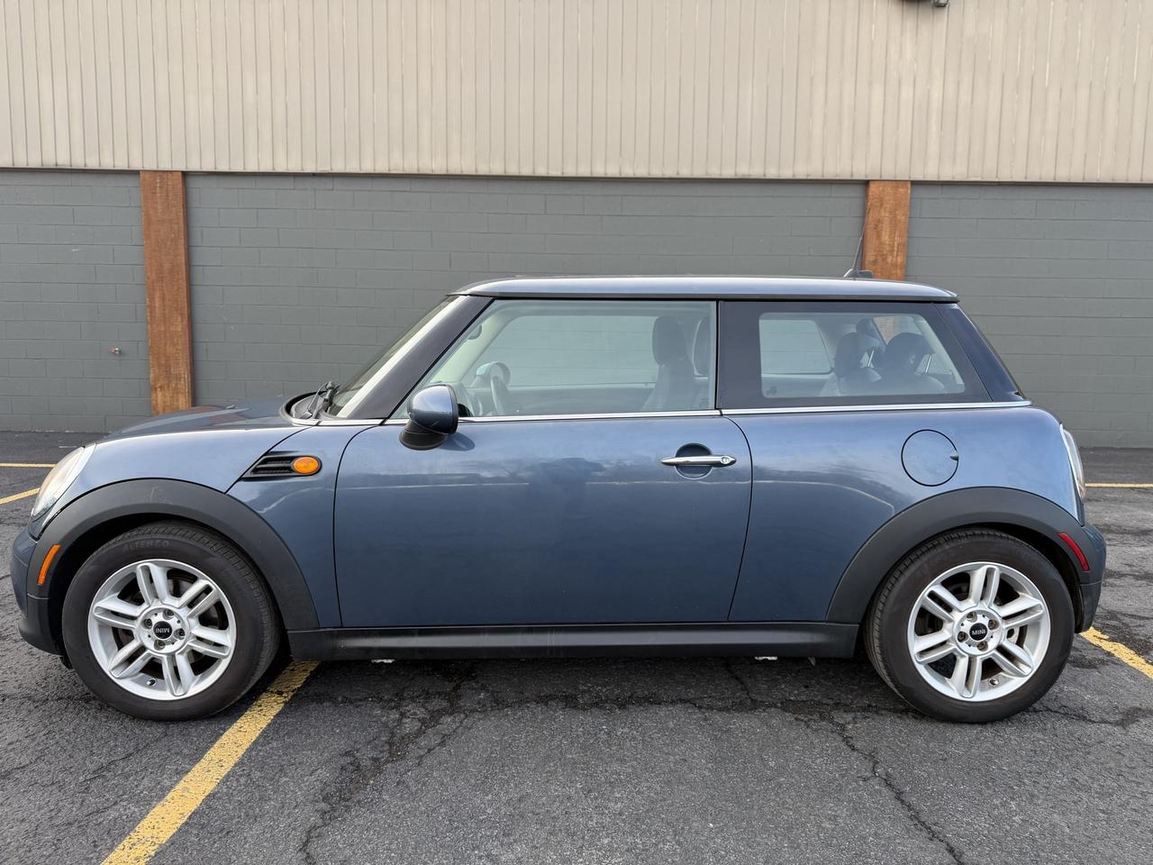 2011 MINI Cooper Classic Photo