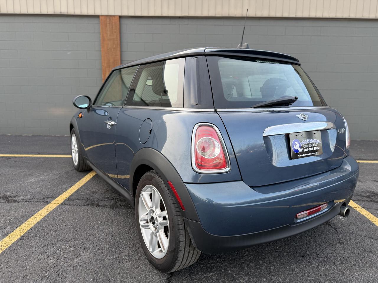 2011 MINI Cooper Classic Photo