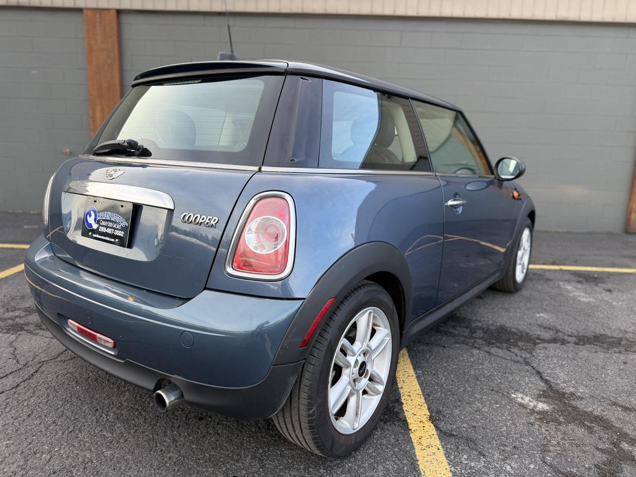 2011 MINI Cooper Classic Photo