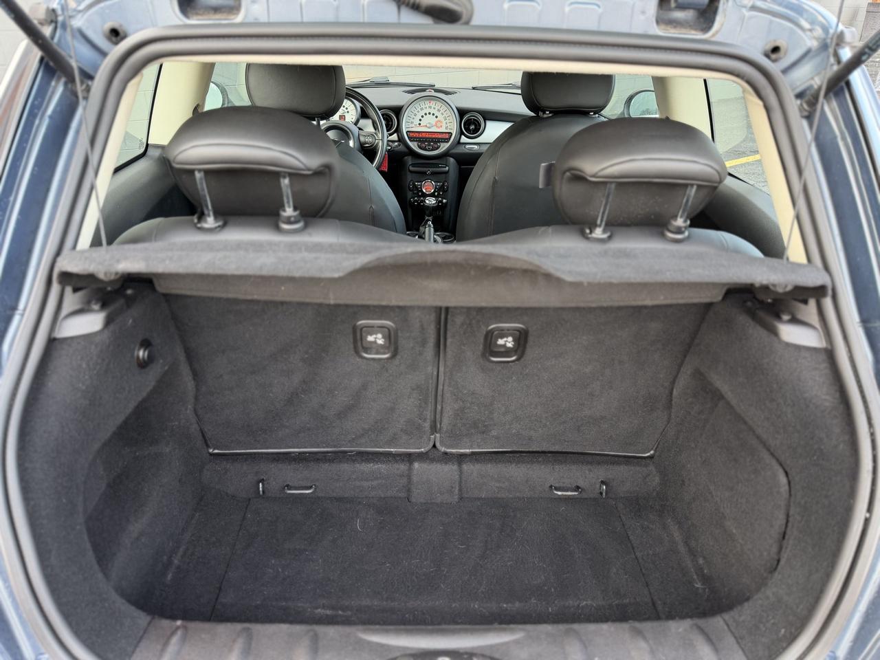 2011 MINI Cooper Classic Photo