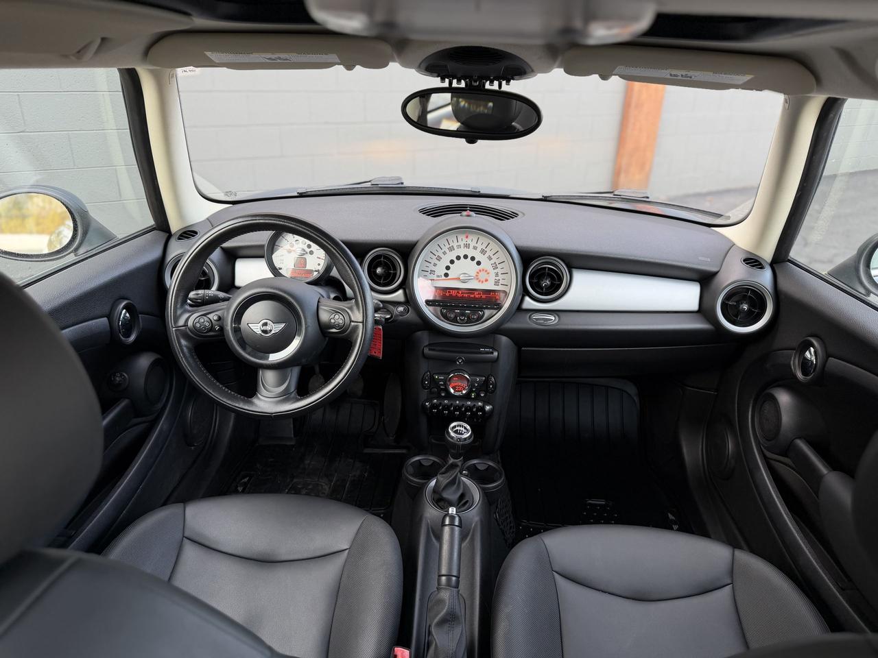 2011 MINI Cooper Classic Photo