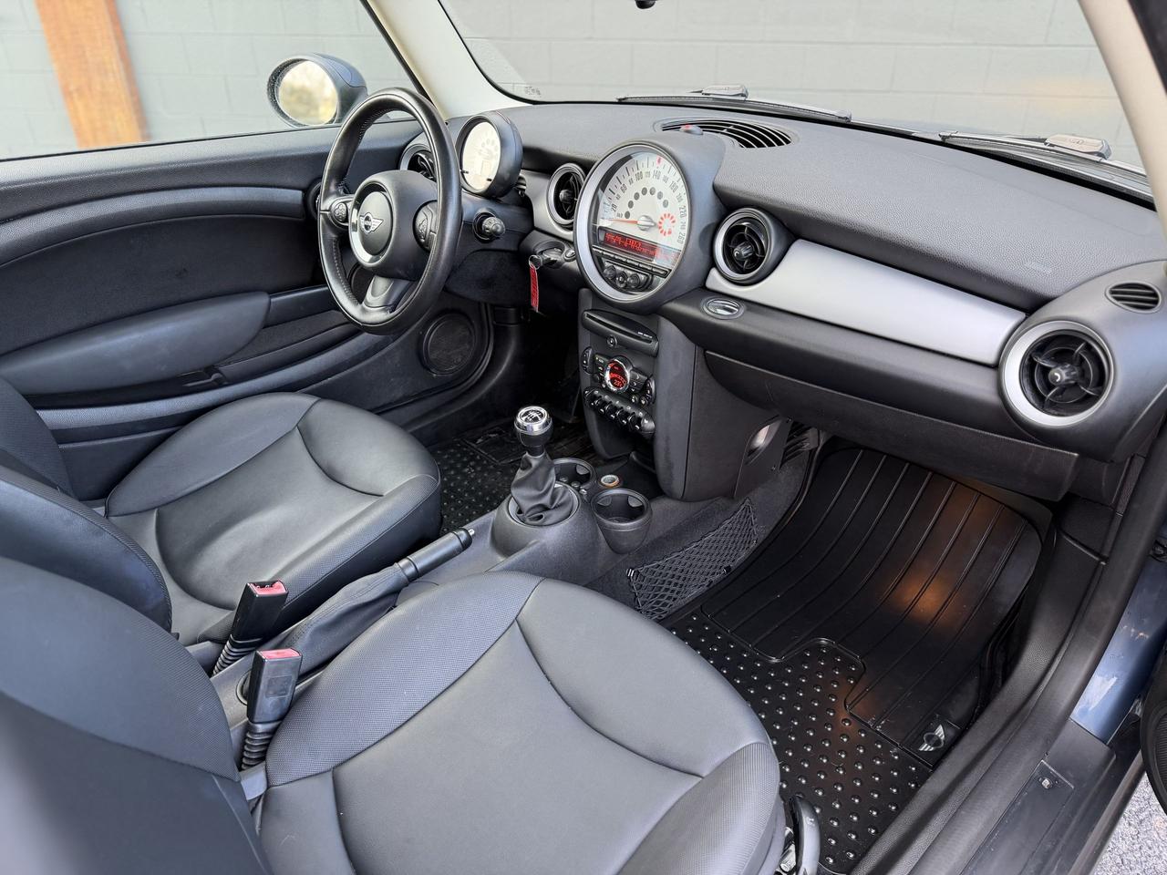 2011 MINI Cooper Classic Photo