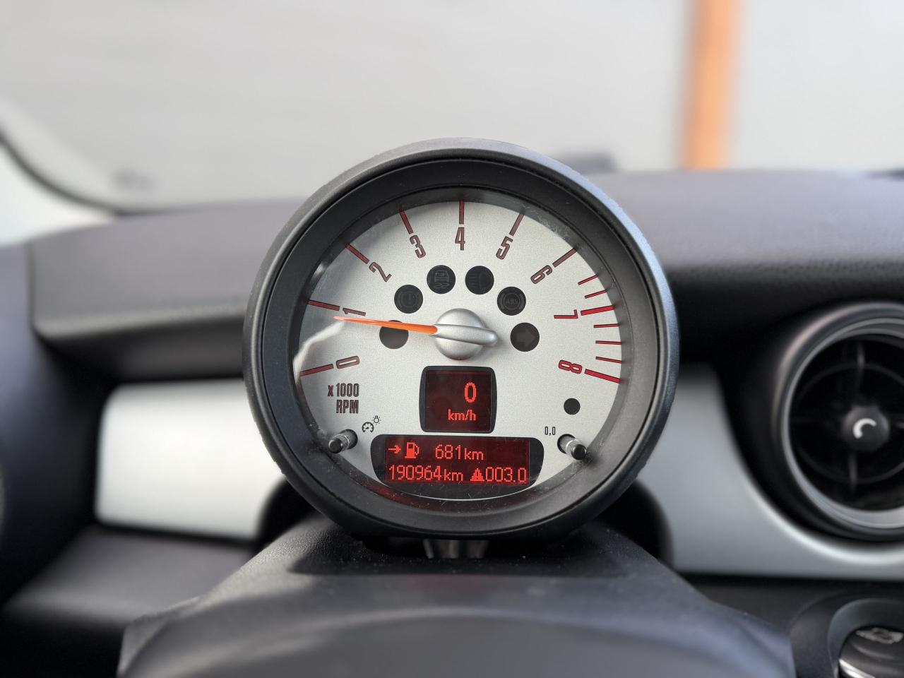 2011 MINI Cooper Classic Photo