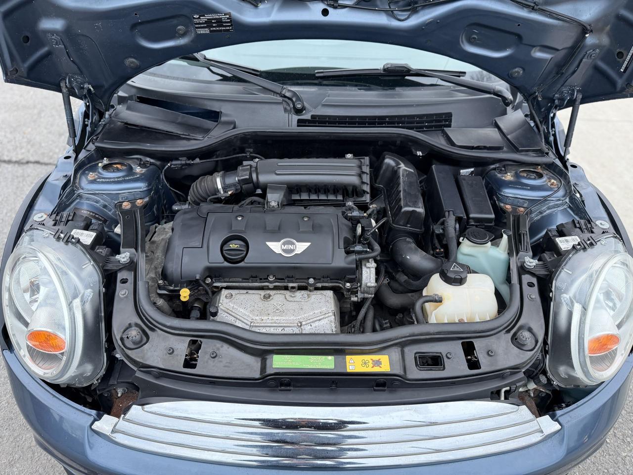 2011 MINI Cooper Classic Photo