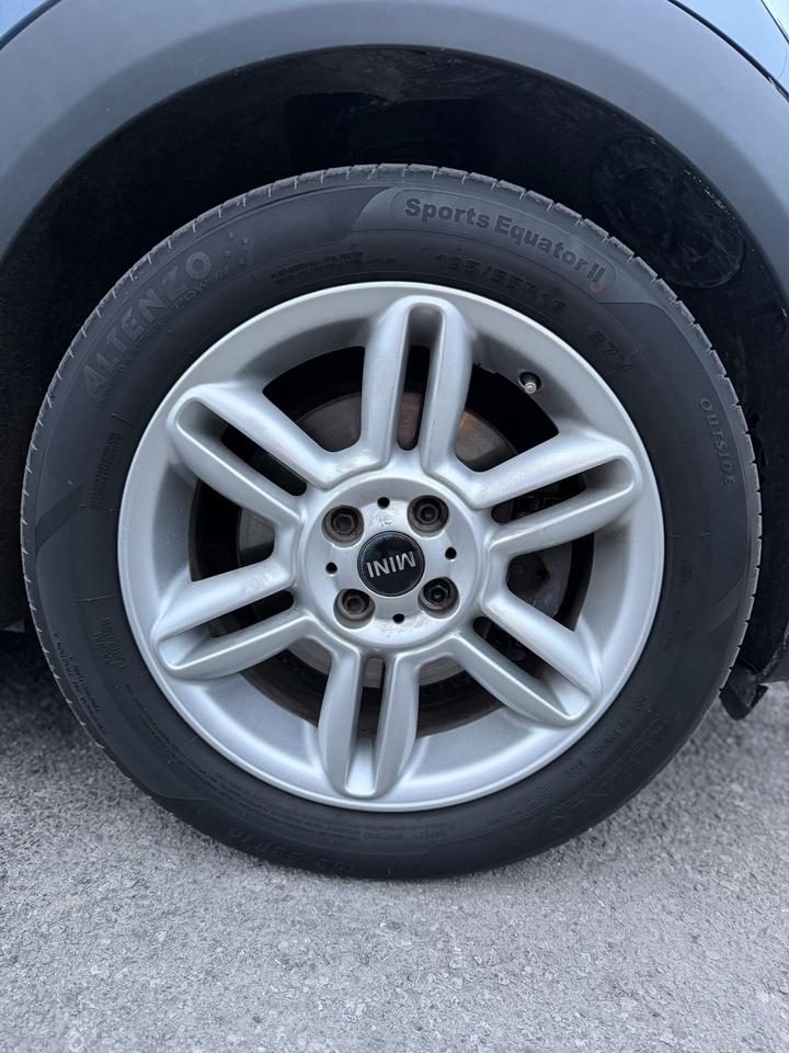 2011 MINI Cooper Classic Photo