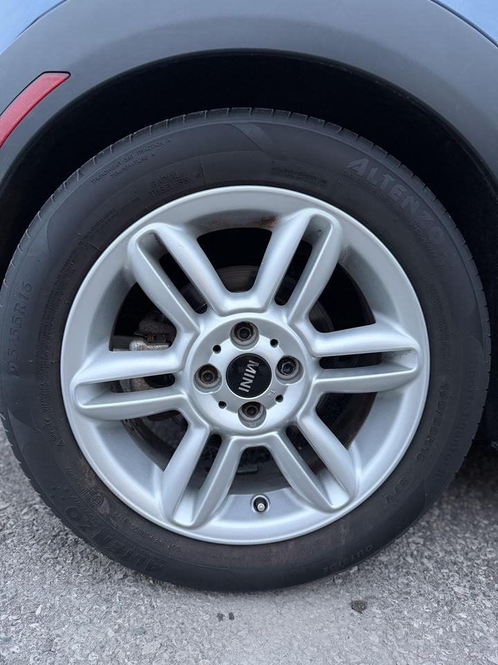 2011 MINI Cooper Classic Photo