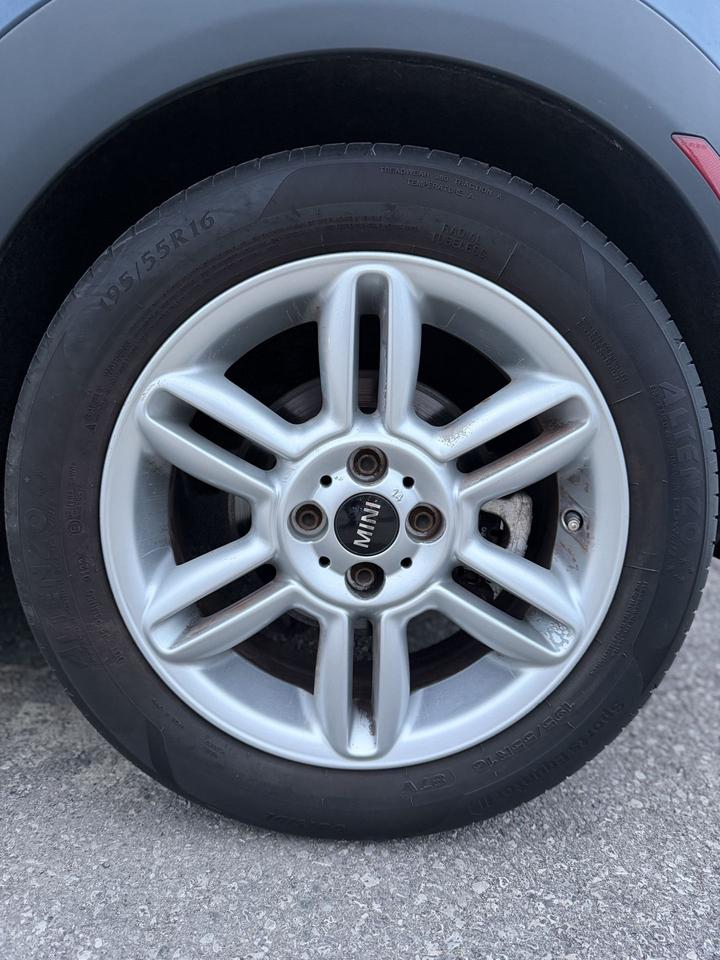 2011 MINI Cooper Classic Photo