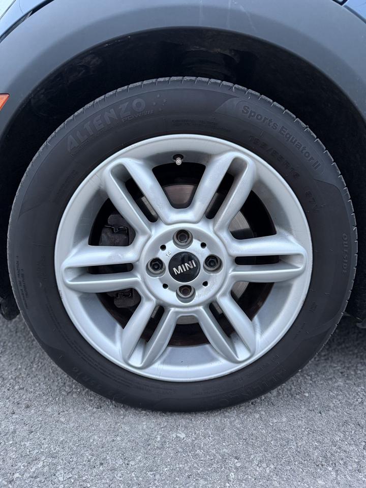 2011 MINI Cooper Classic Photo