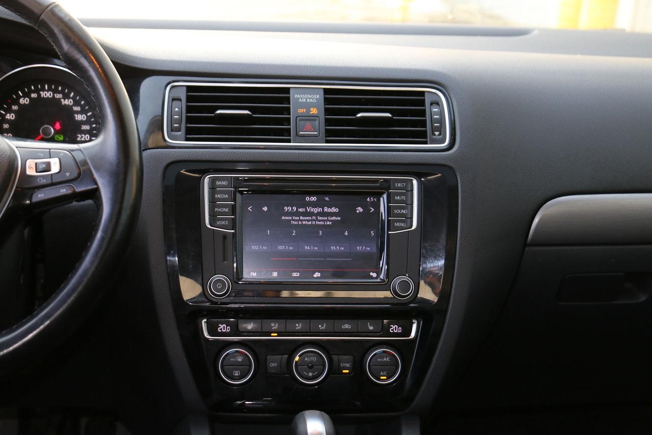 2016 Volkswagen Jetta 1.8 TSI - LEATHER|SUNROOF|CAMERA|HEATED SEATS Photo