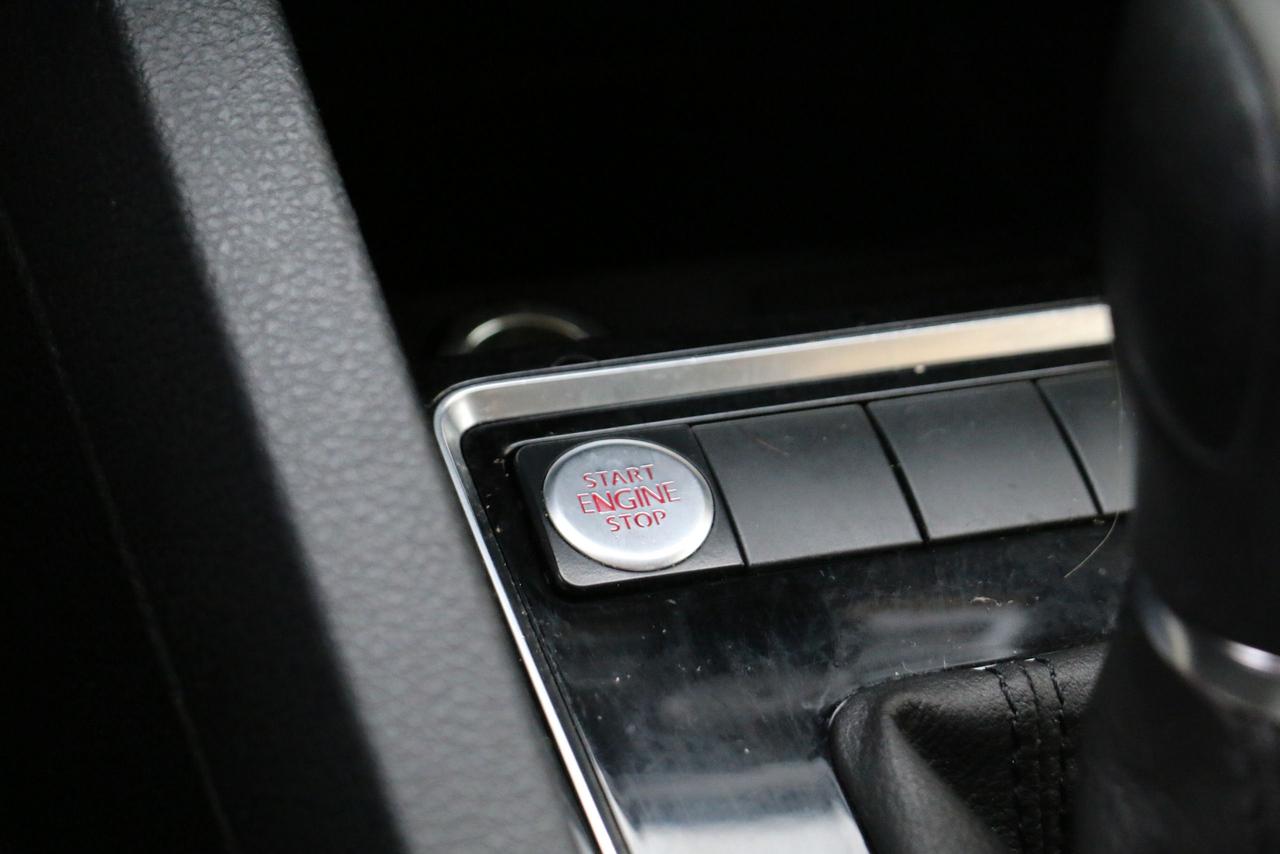 2016 Volkswagen Jetta 1.8 TSI - LEATHER|SUNROOF|CAMERA|HEATED SEATS Photo