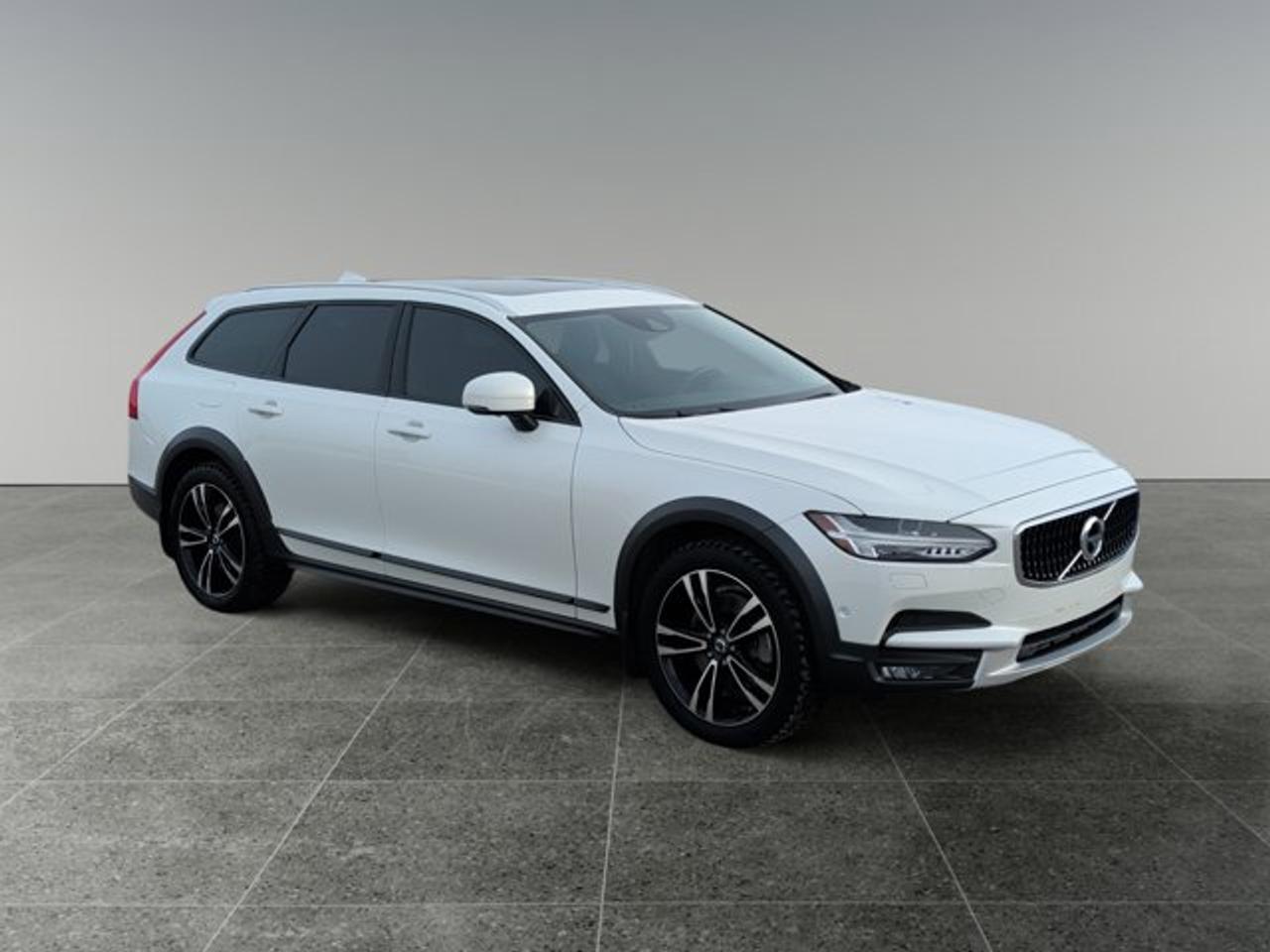 2018 Volvo V90 Cross Country T6 - Photo #7