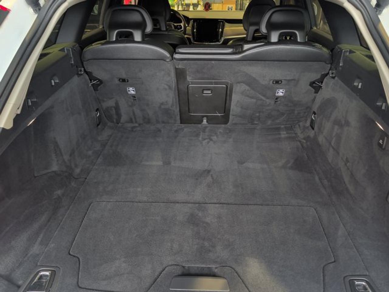 2018 Volvo V90 Cross Country T6 - Photo #17