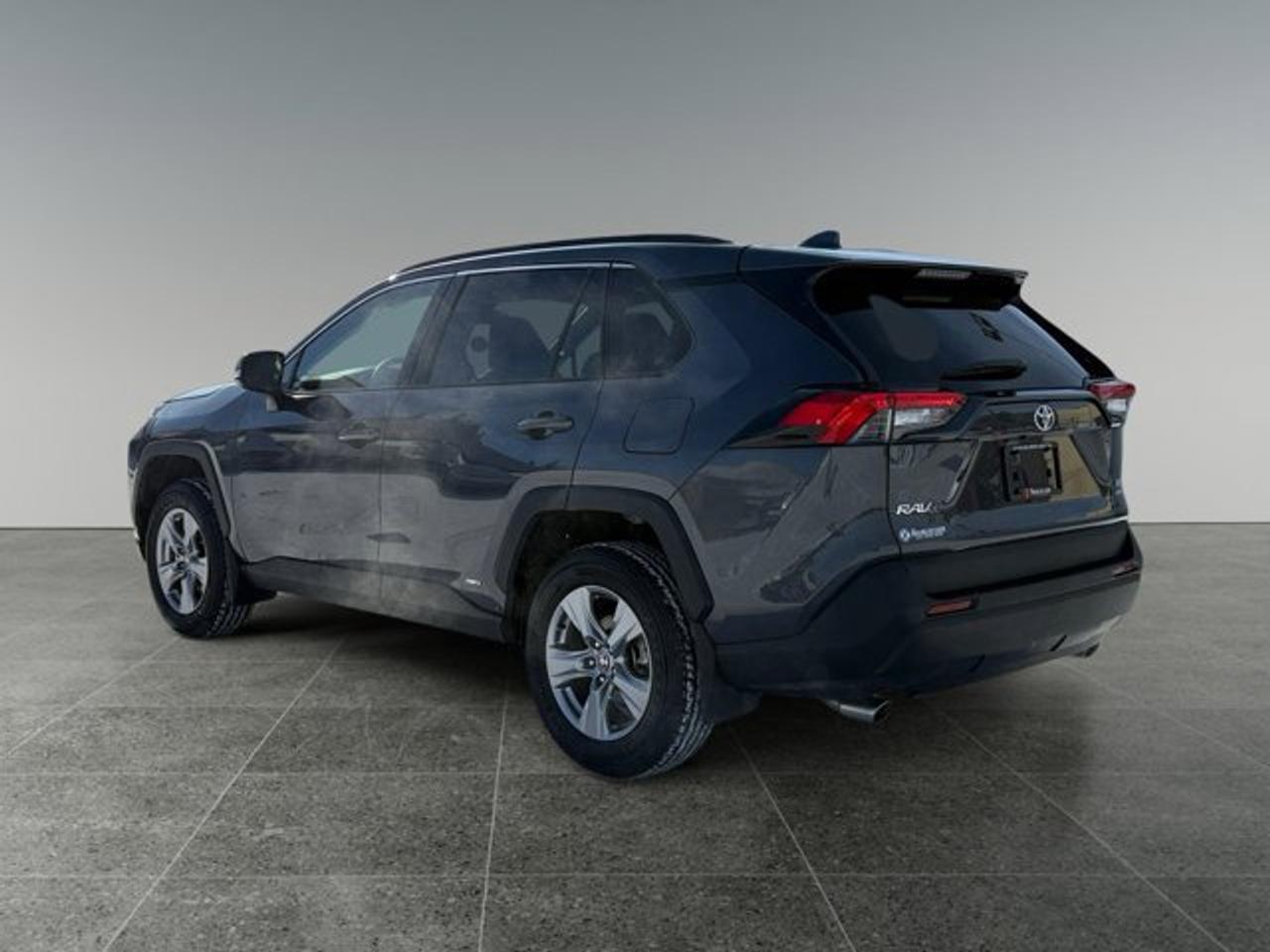 2025 Toyota RAV4 Hybrid XLE Photo