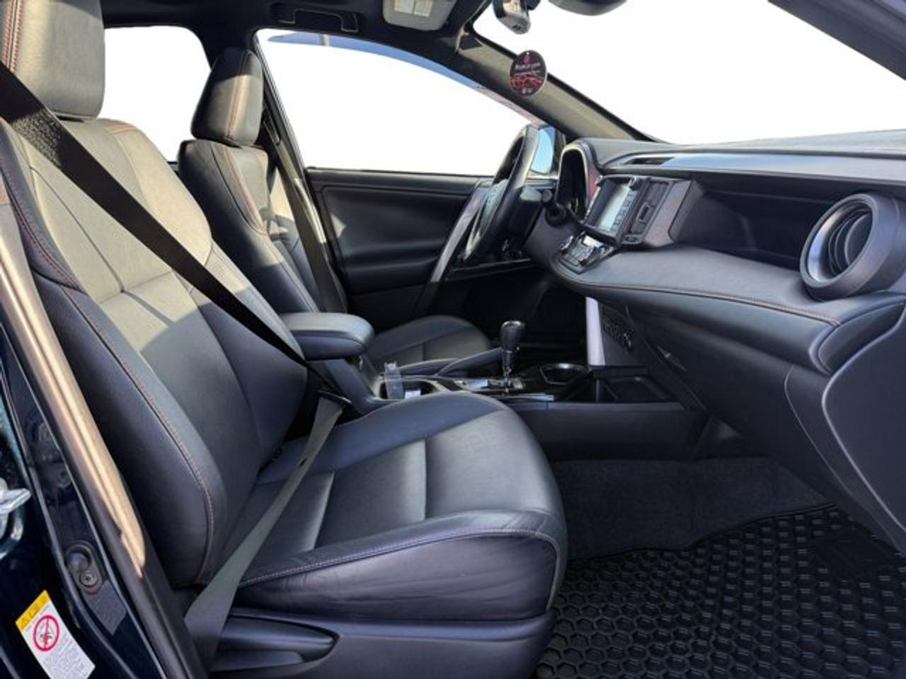 2018 Toyota RAV4 Hybrid SE - Photo #12