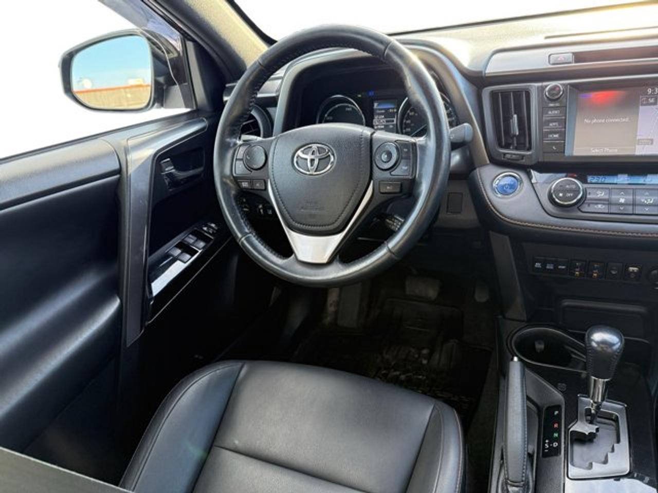 2018 Toyota RAV4 Hybrid SE - Photo #14