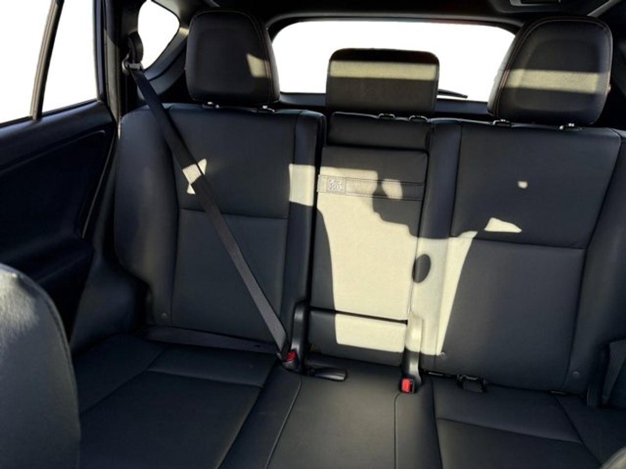 2018 Toyota RAV4 Hybrid SE - Photo #16