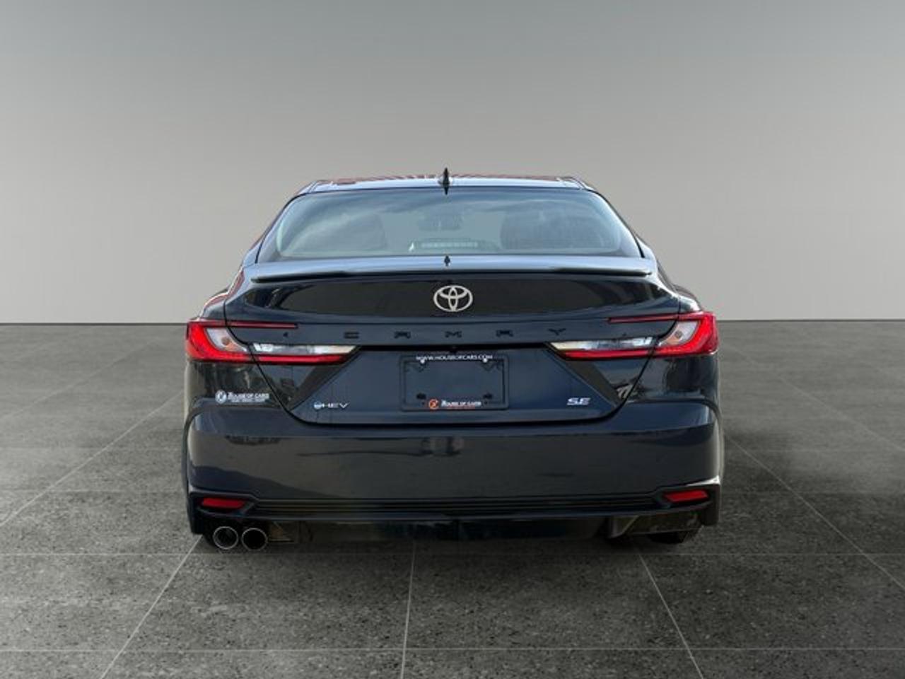 2025 Toyota Camry SE - Photo #4