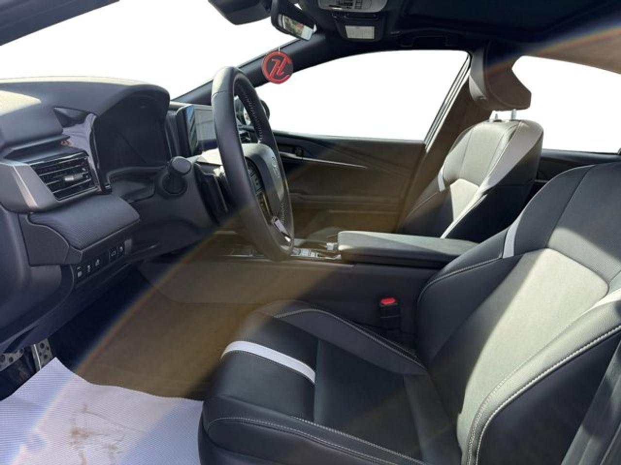 2025 Toyota Camry SE - Photo #10