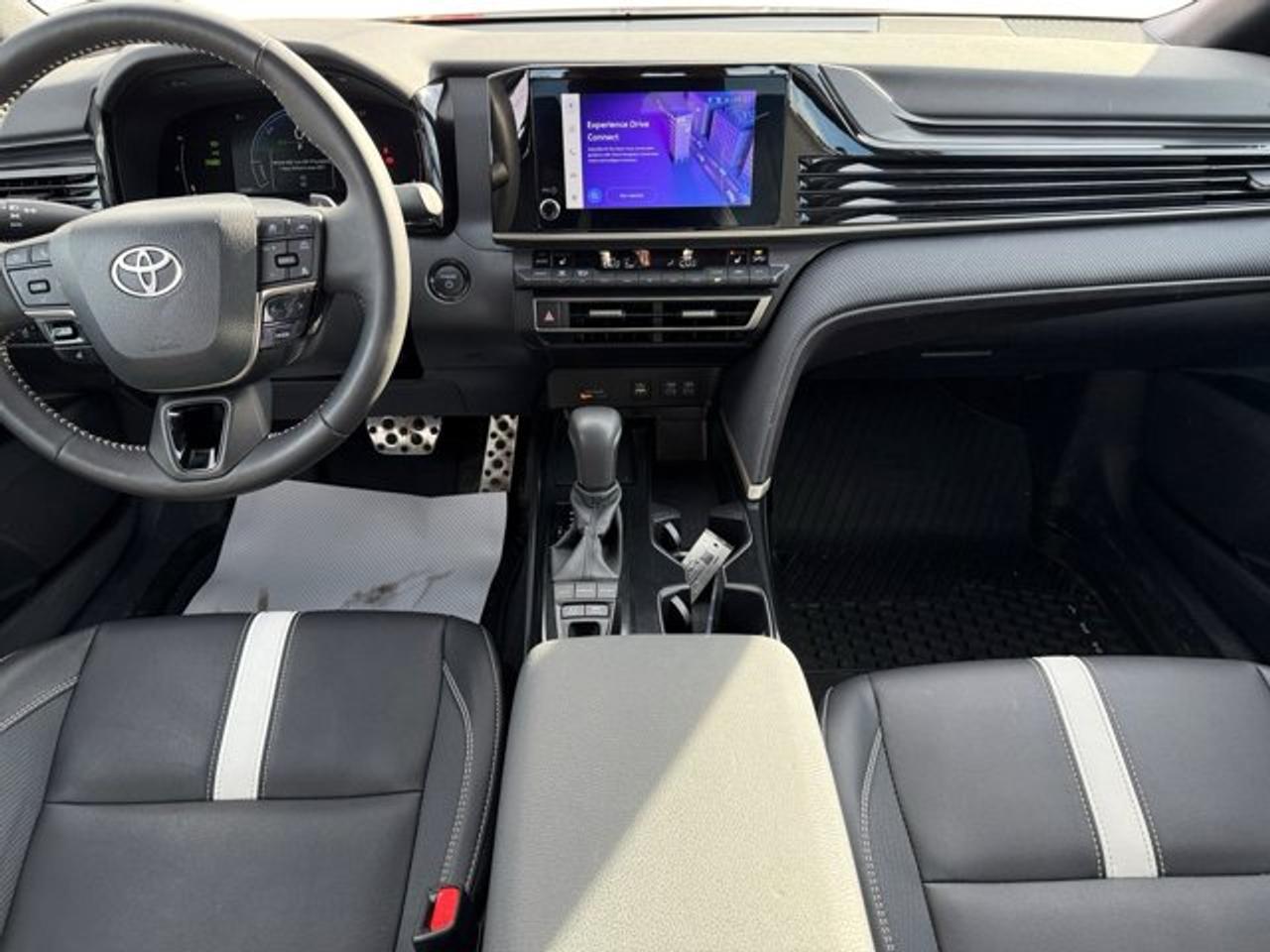 2025 Toyota Camry SE - Photo #12