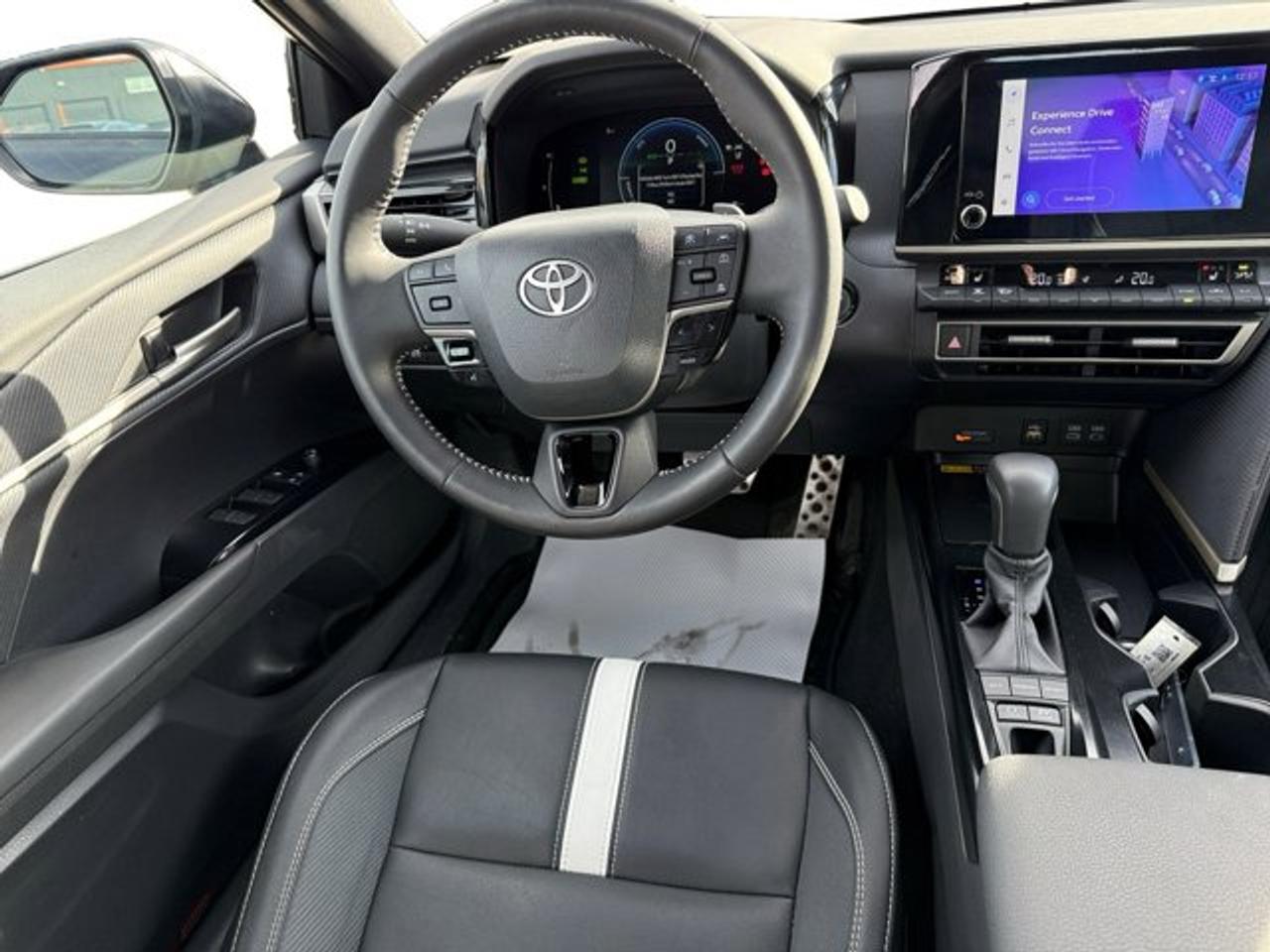 2025 Toyota Camry SE - Photo #13