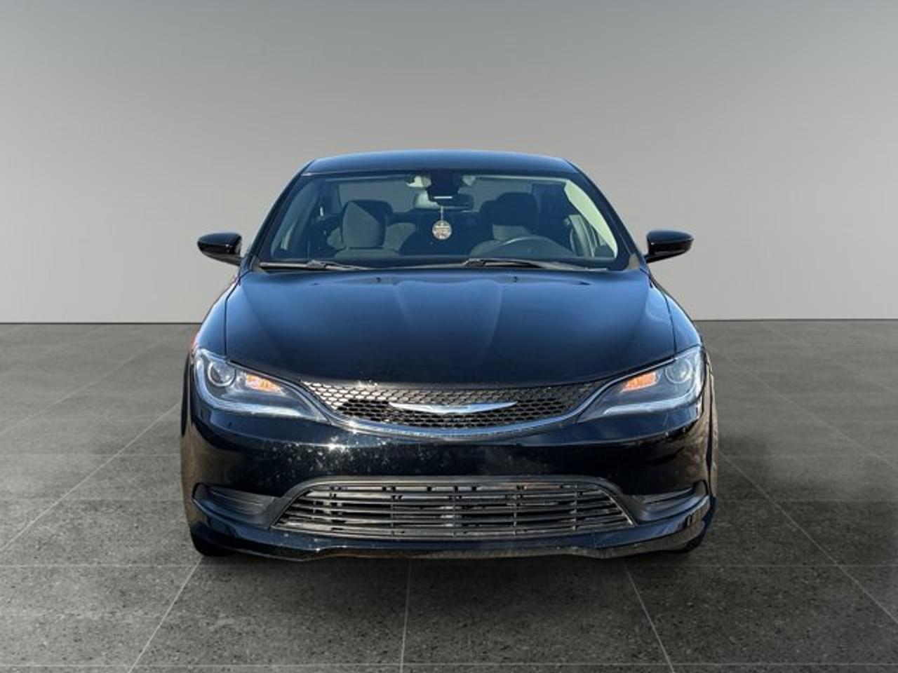 2016 Chrysler 200 LX Photo