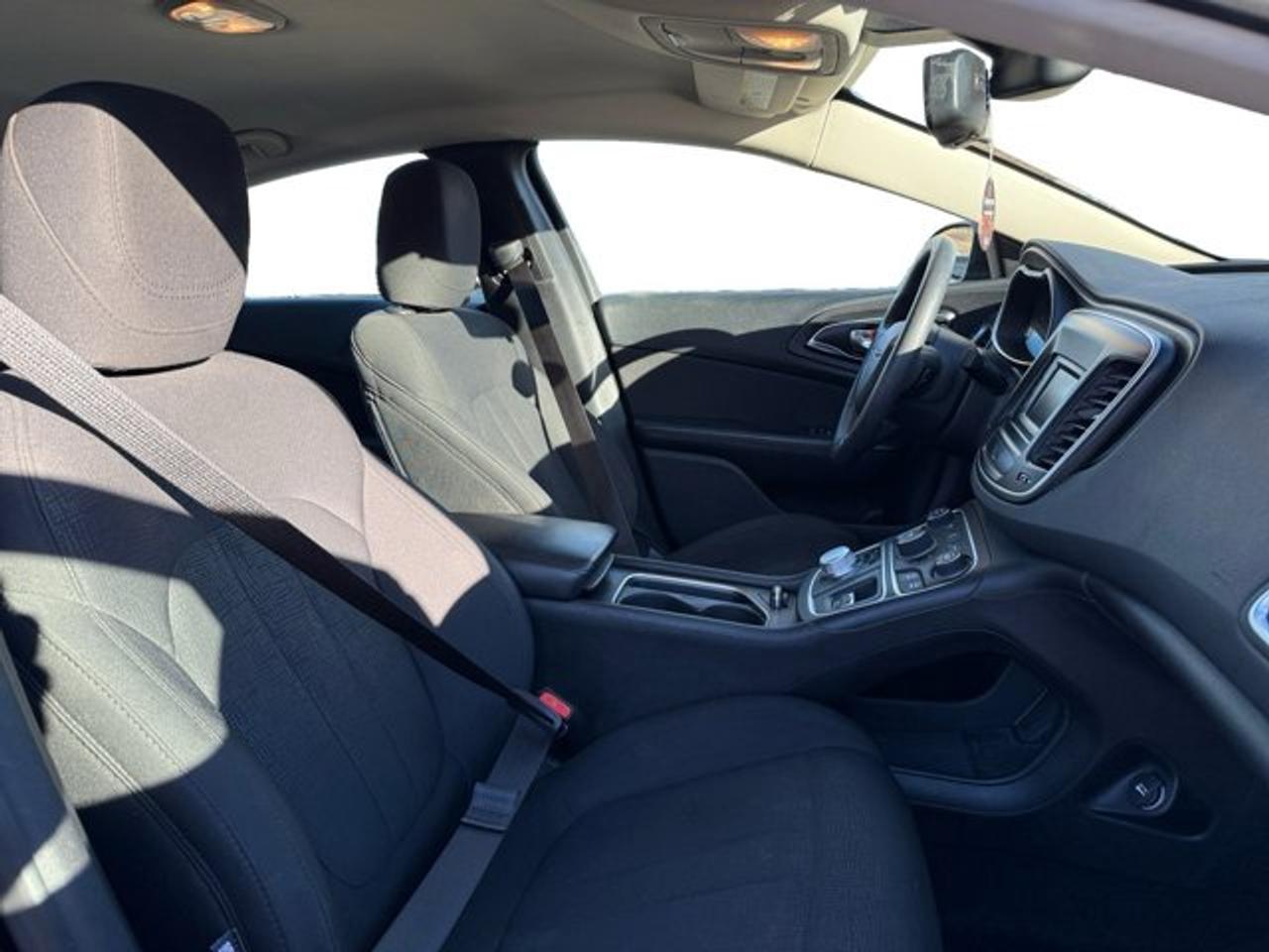 2016 Chrysler 200 LX Photo