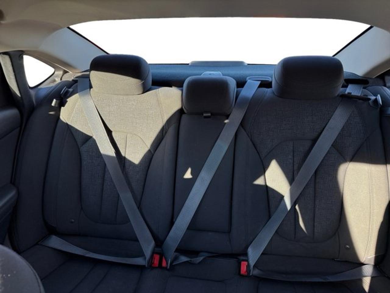 2016 Chrysler 200 LX - Photo #16