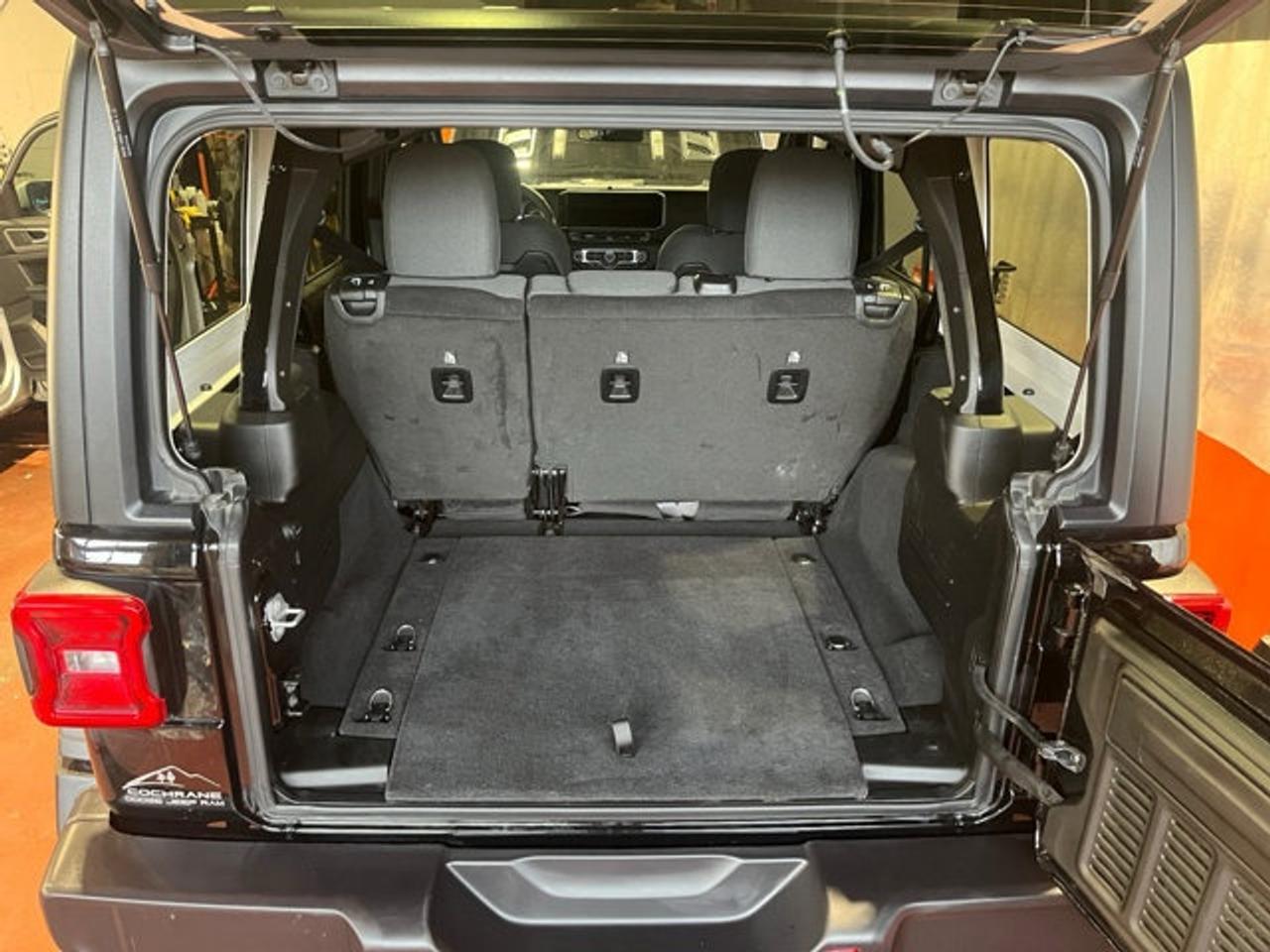 2025 Jeep Wrangler RUBICON - Photo #17