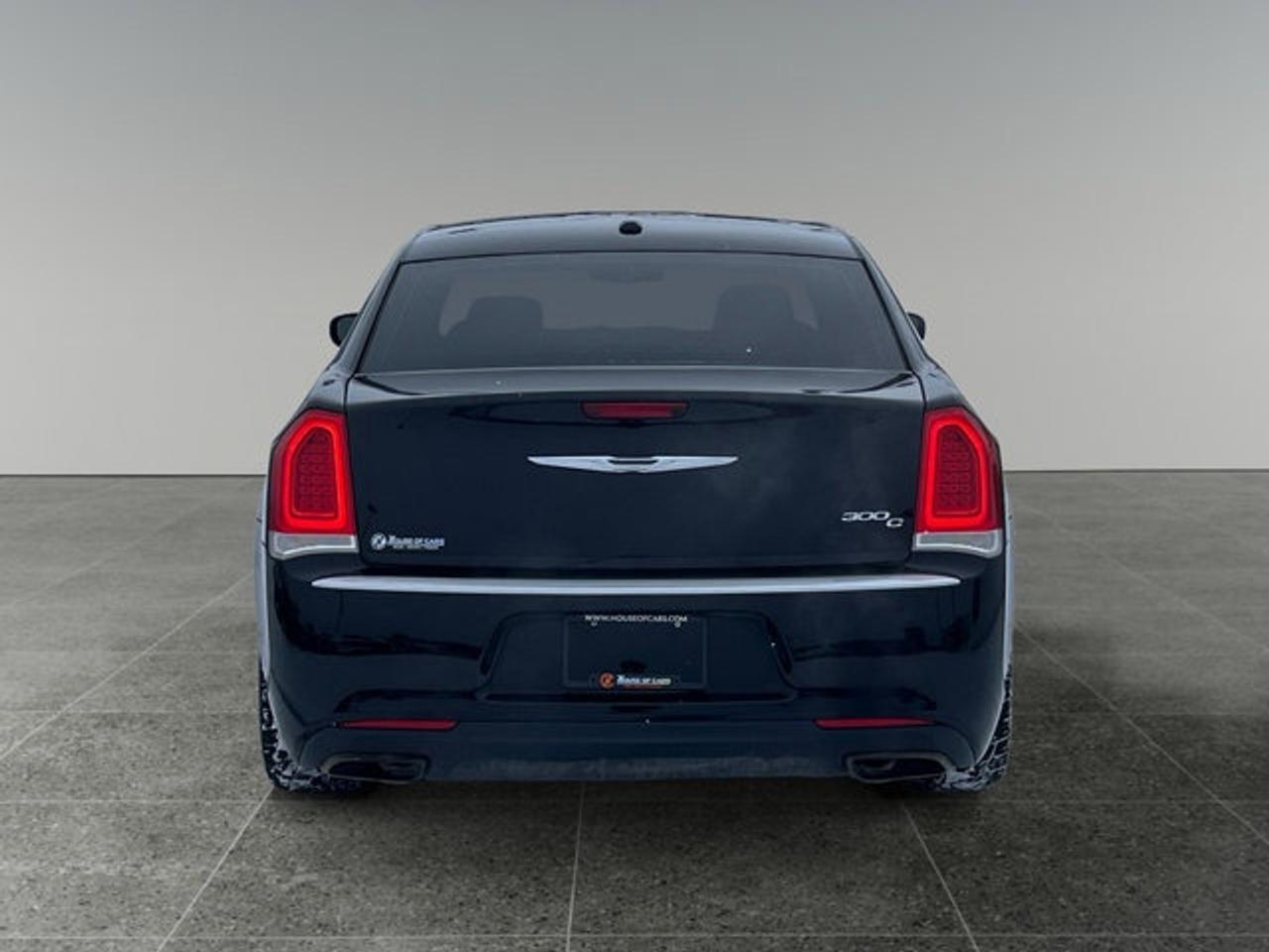 2017 Chrysler 300 300C Platinum - Photo #4