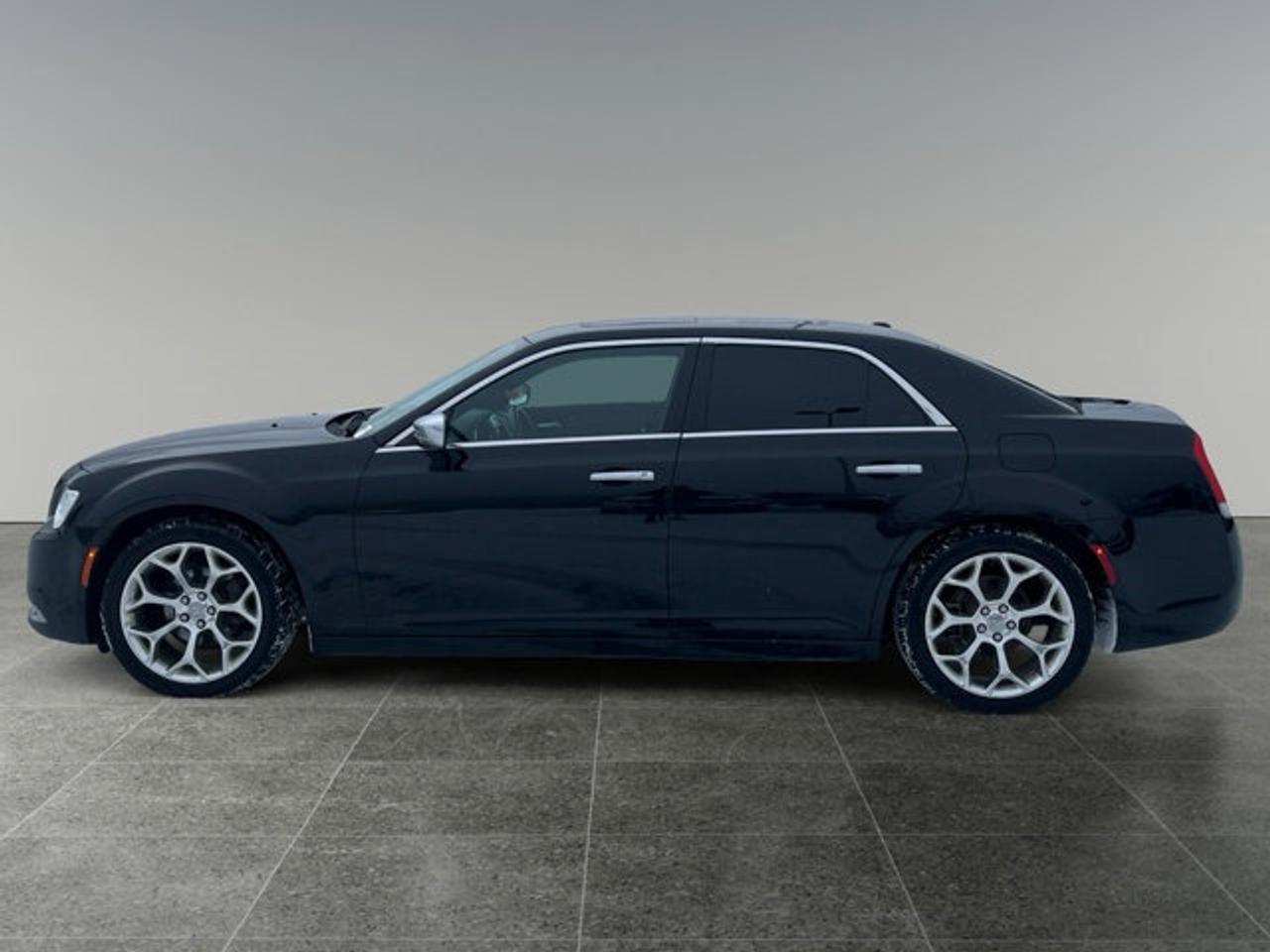 2017 Chrysler 300 300C Platinum - Photo #2