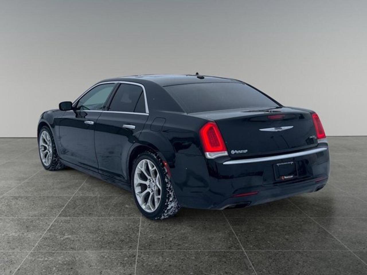 2017 Chrysler 300 300C Platinum Photo
