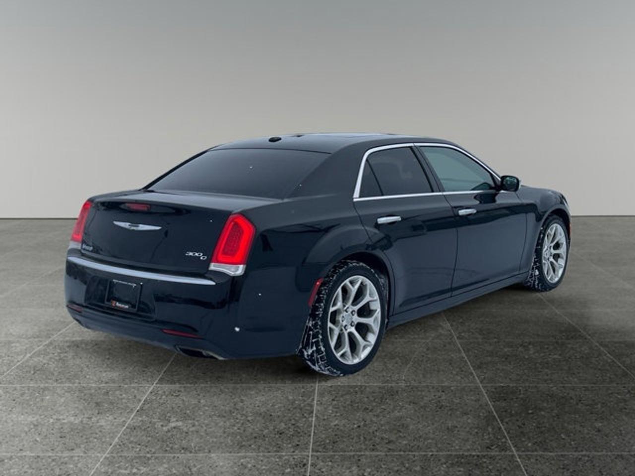 2017 Chrysler 300 300C Platinum Photo