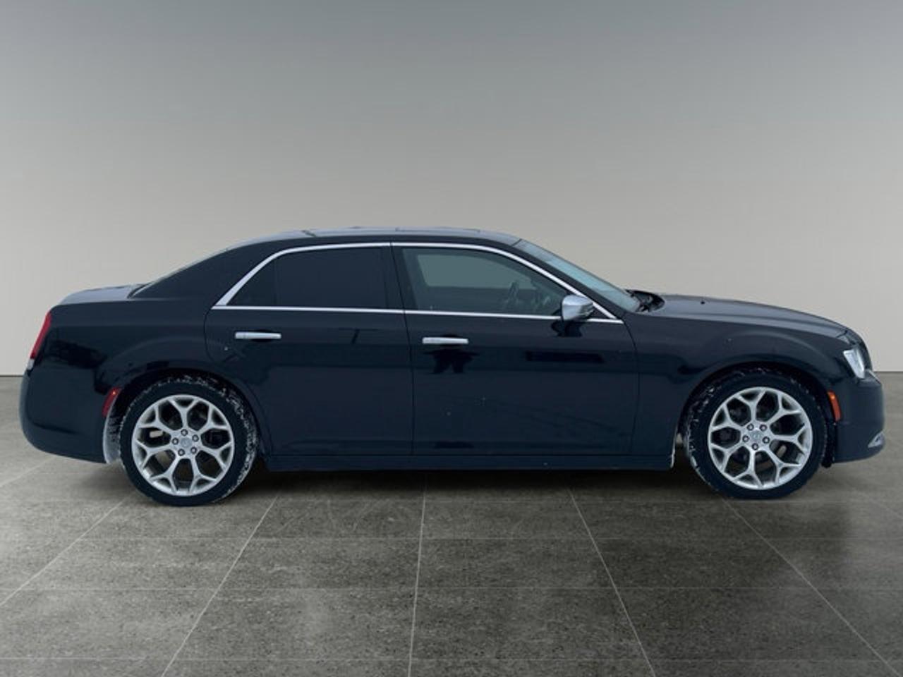 2017 Chrysler 300 300C Platinum - Photo #6