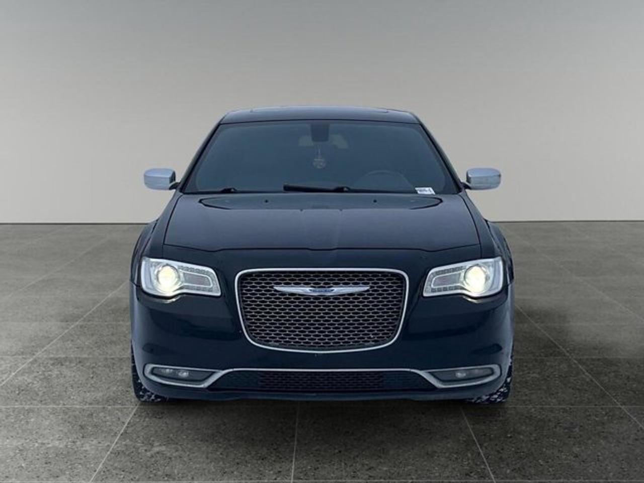 2017 Chrysler 300 300C Platinum Photo