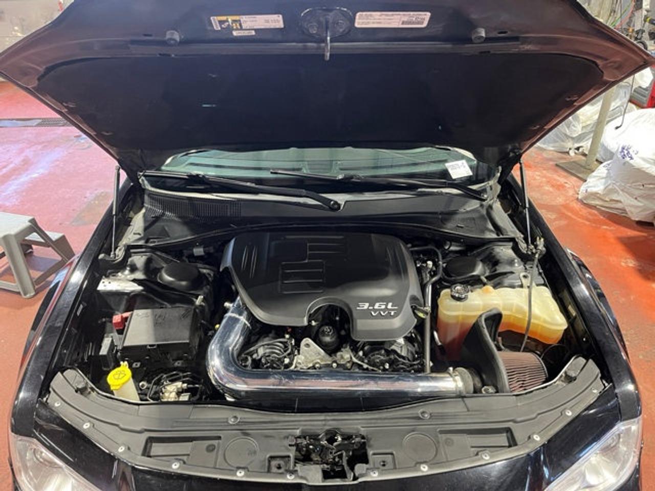 2017 Chrysler 300 300C Platinum Photo