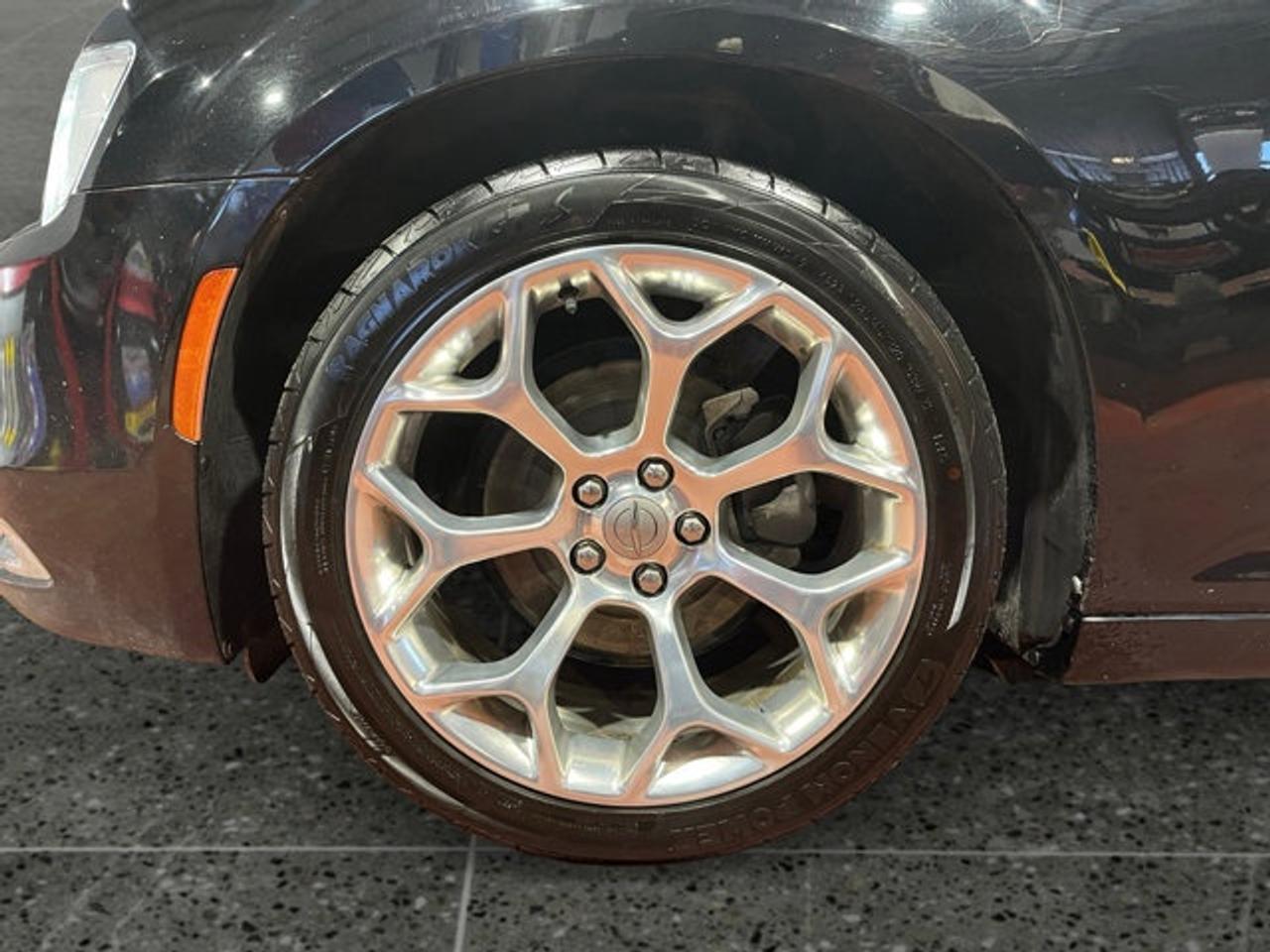 2017 Chrysler 300 300C Platinum Photo