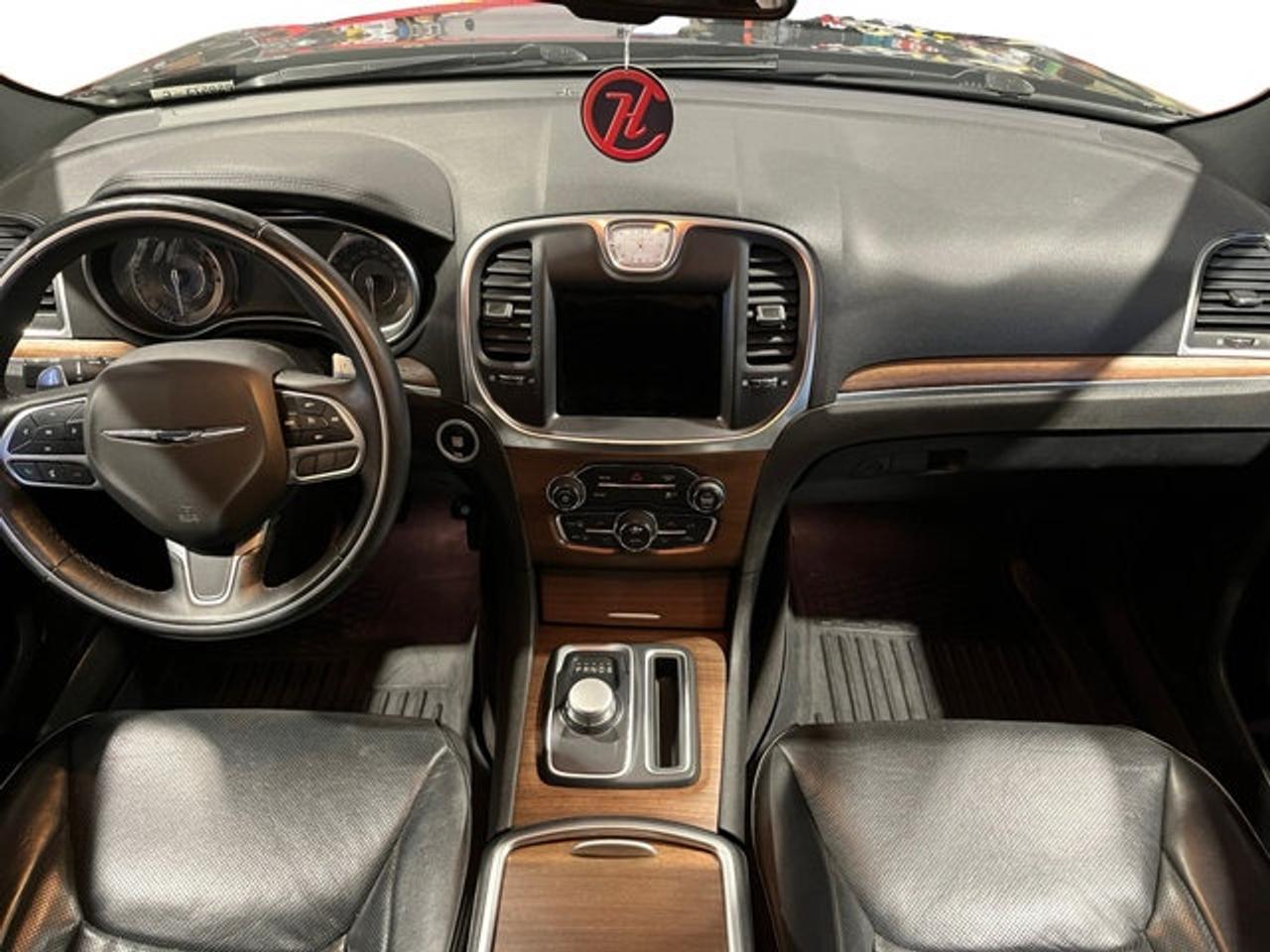 2017 Chrysler 300 300C Platinum Photo