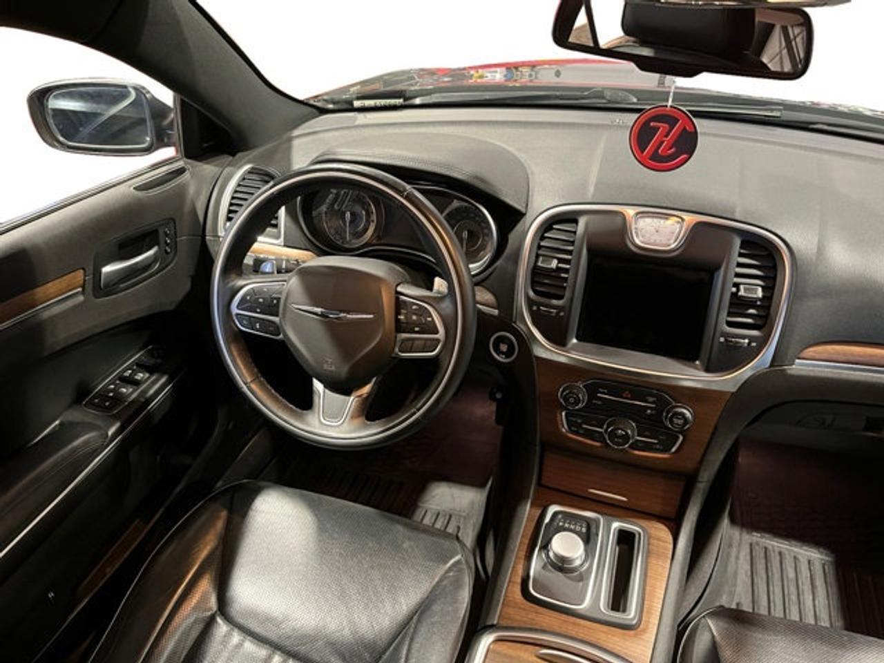 2017 Chrysler 300 300C Platinum - Photo #13