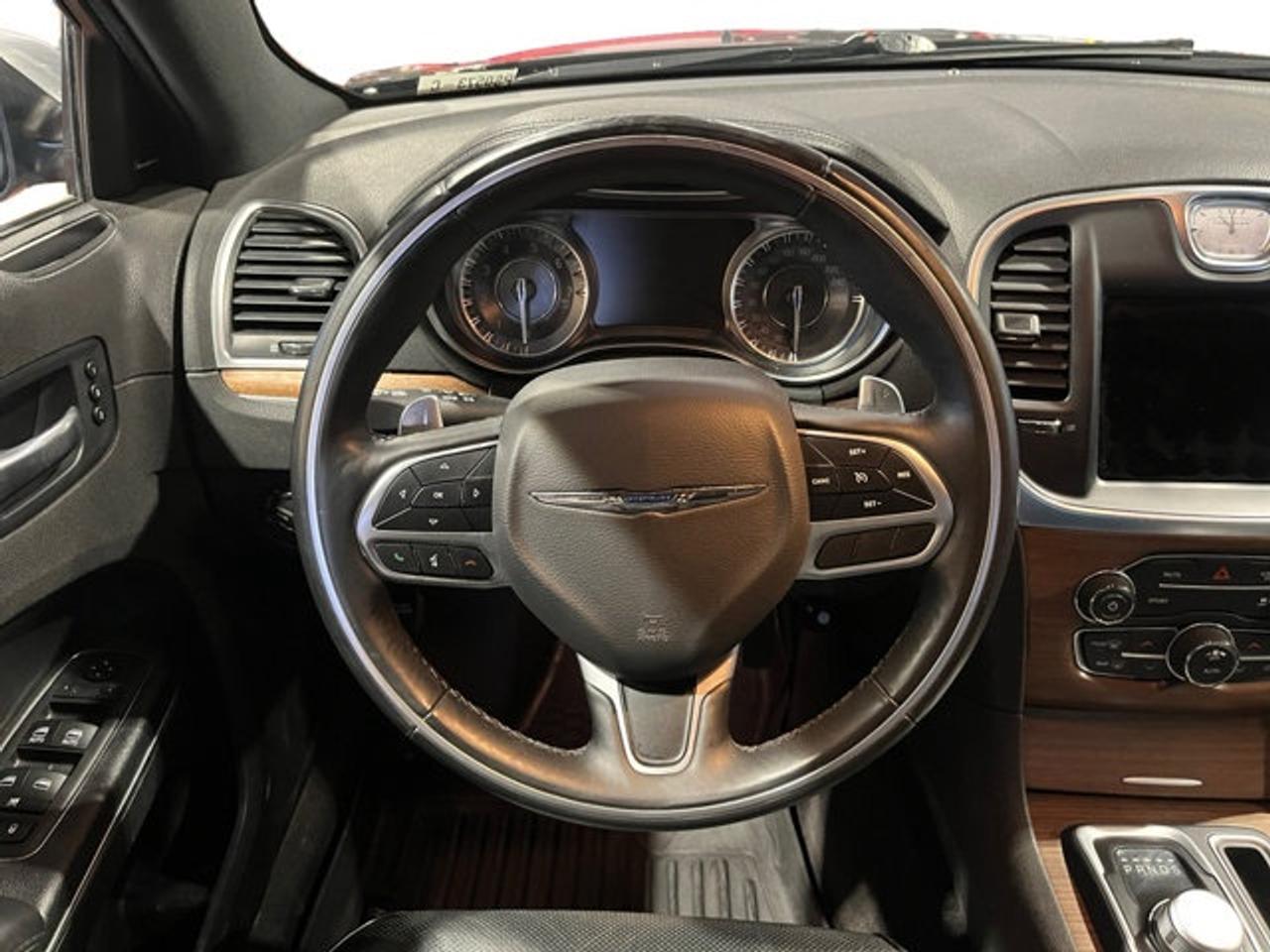 2017 Chrysler 300 300C Platinum Photo