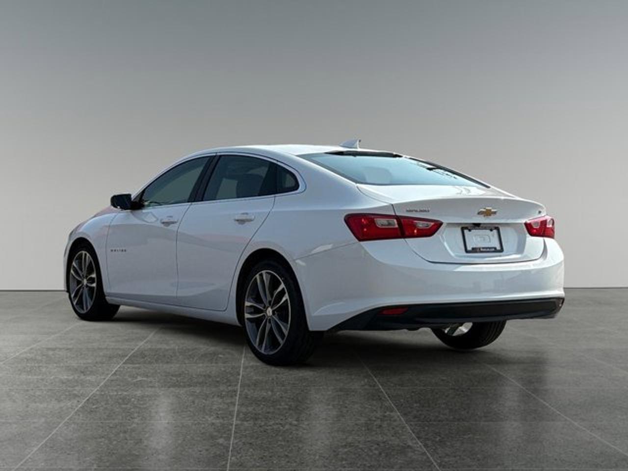 2023 Chevrolet Malibu 1LT - Photo #3