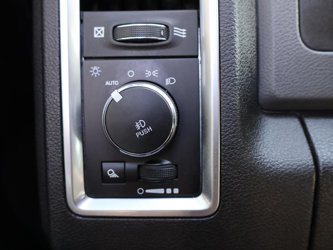 2019 RAM 1500 SLT-BIG HORN CREW 4WD CERTIFIED *ACCIDENT FREE*SERVICE RECORDS* CAMERA NAV BLUETOOTH P.SENSORS CRUISE ALLOYS Photo