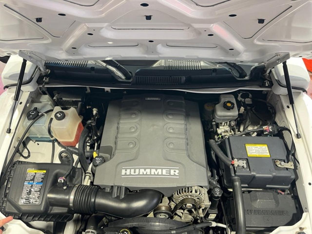 2009 Hummer H3 H3T Alpha Photo