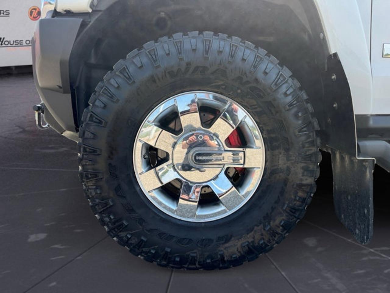 2009 Hummer H3 H3T Alpha Photo