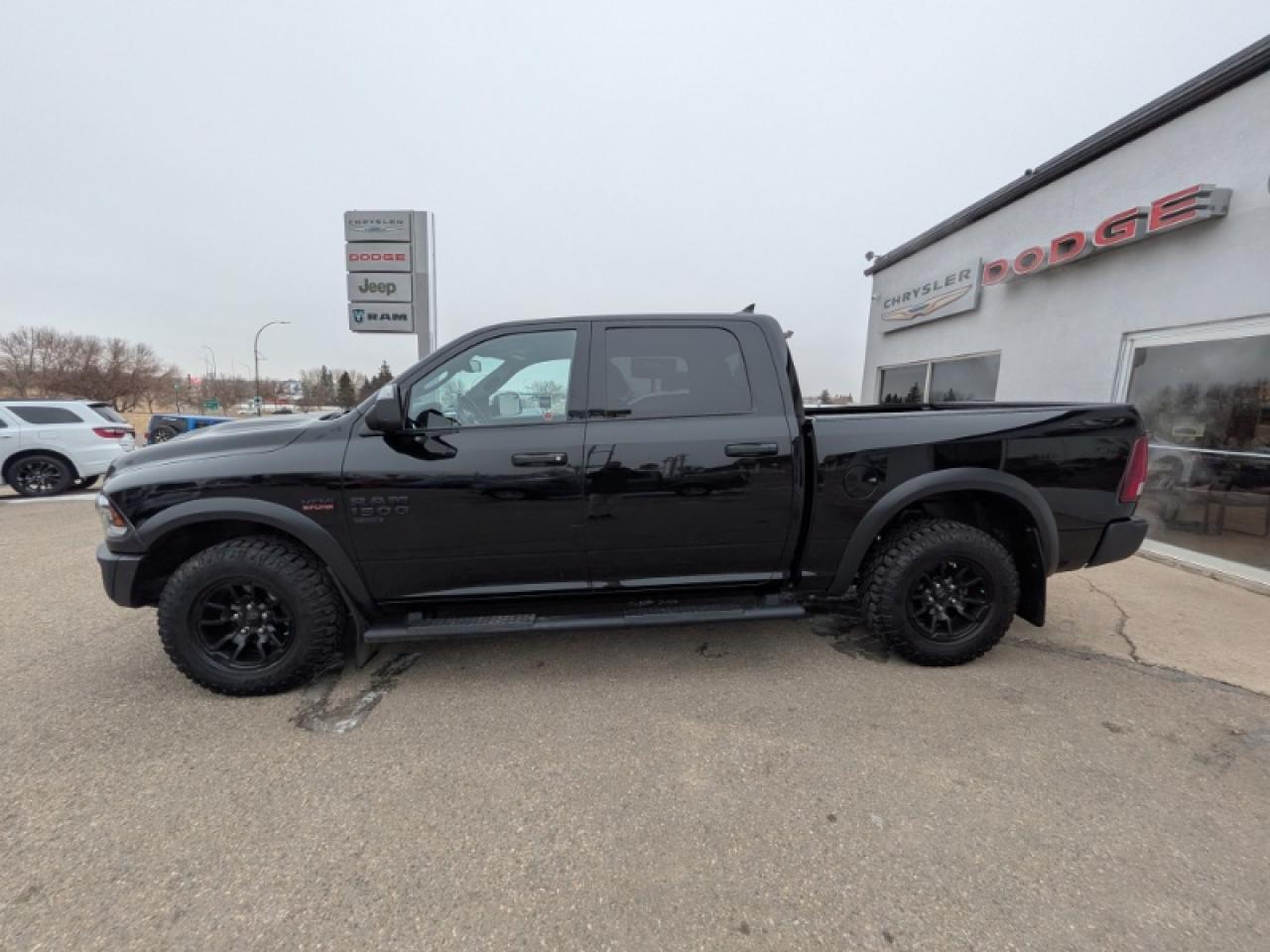 2021 RAM 1500 Classic WARLOCK Photo3