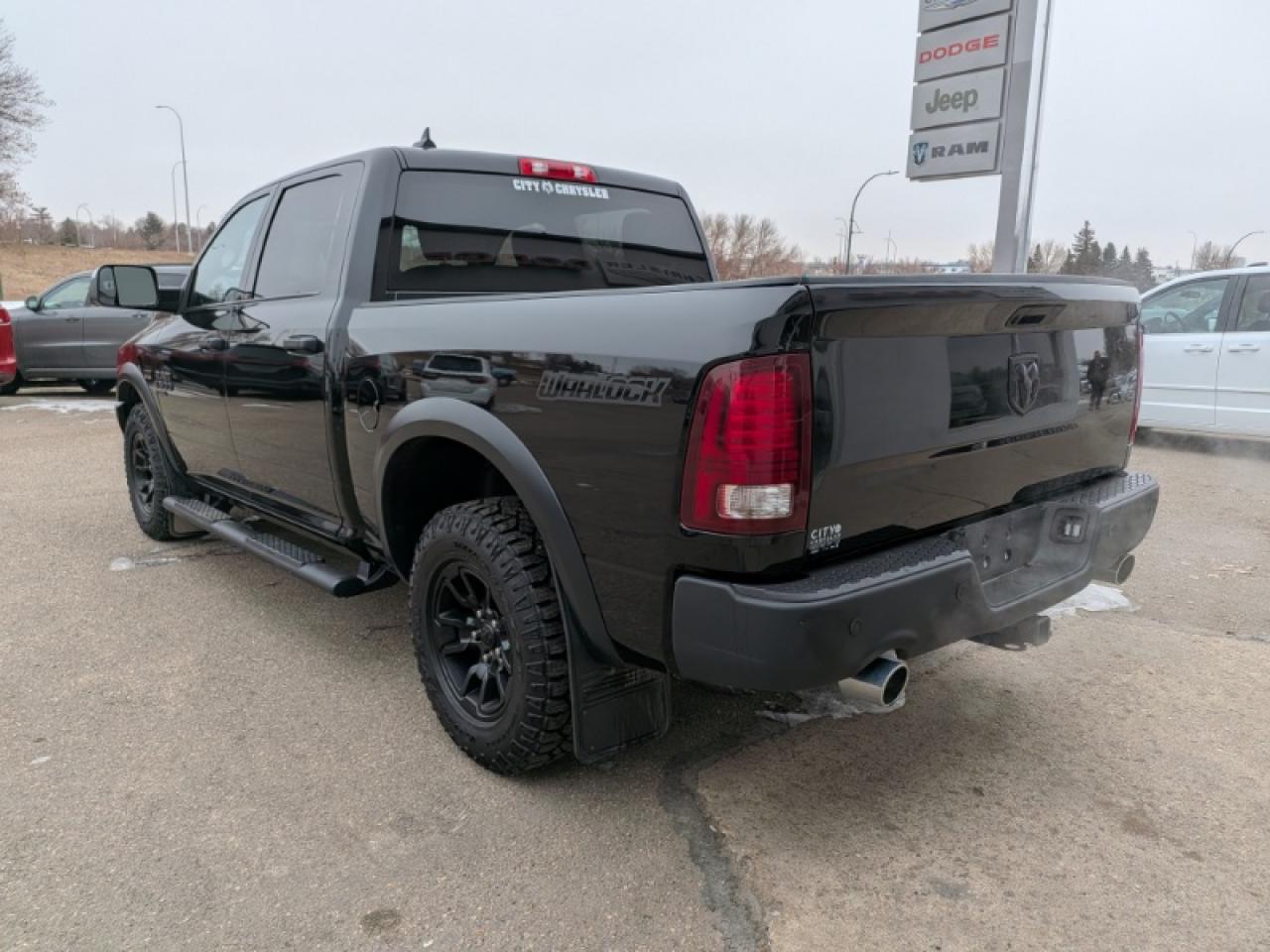 2021 RAM 1500 Classic WARLOCK Photo4