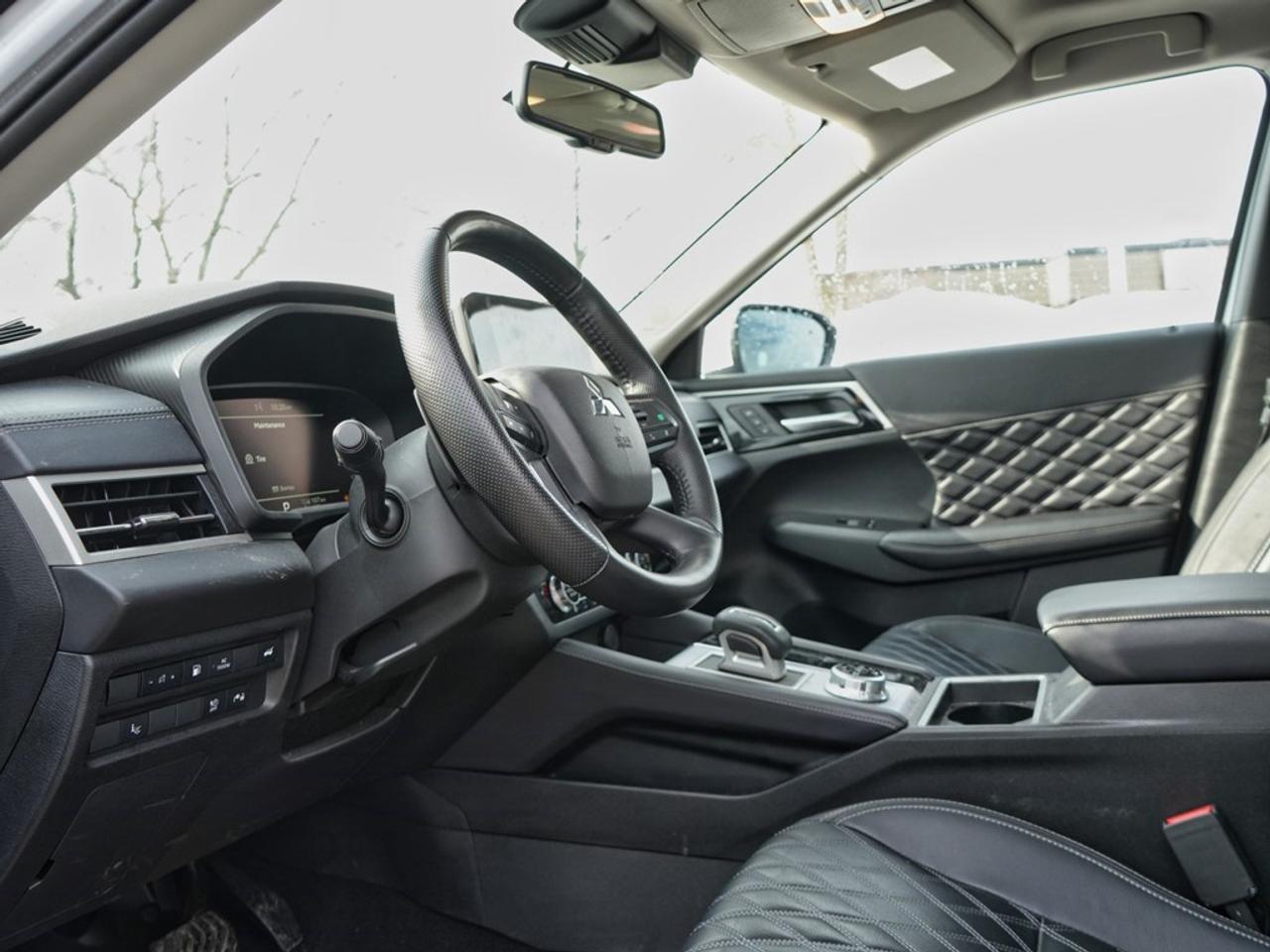 2024 Mitsubishi Outlander GT S-AWC | ONE OWNER | ACCIDENT FREE Photo