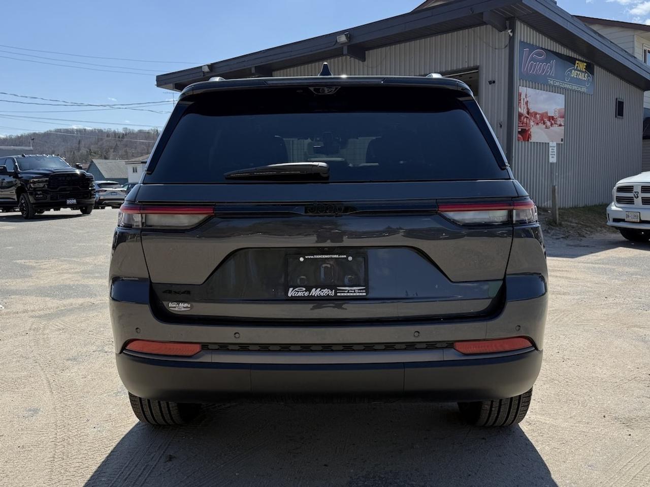 2026 Jeep Grand Cherokee LIMITED 4X4 Photo