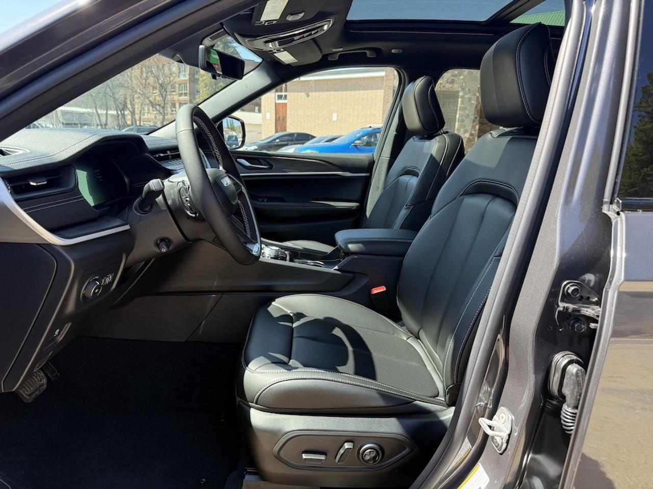 2026 Jeep Grand Cherokee LIMITED 4X4 Photo