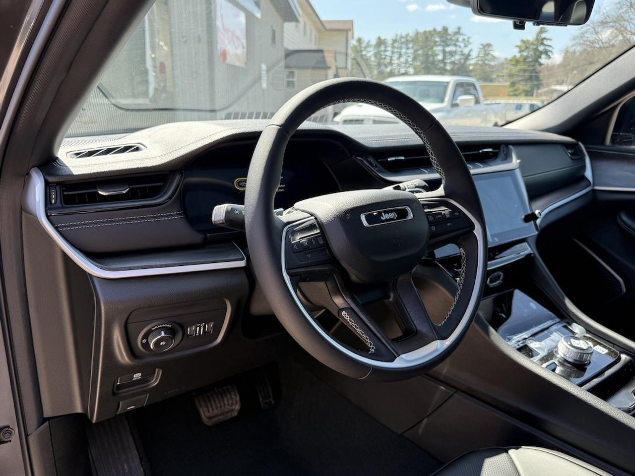 2026 Jeep Grand Cherokee LIMITED 4X4 Photo