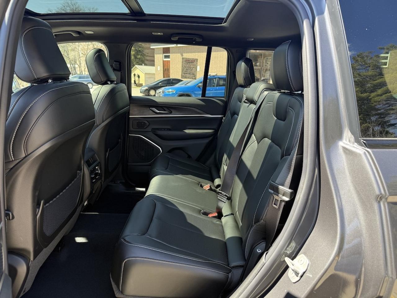 2026 Jeep Grand Cherokee LIMITED 4X4 Photo